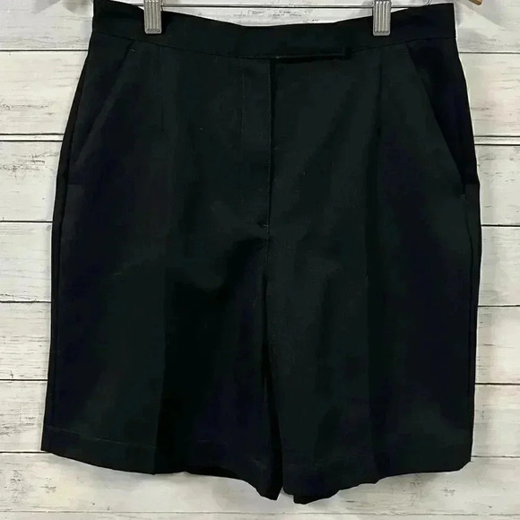 LizGolf Black Pleated Shorts Size 10 - Picture 1 of 4